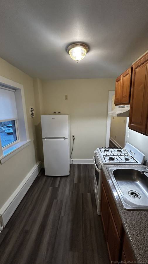 Building Photo - 1144 River St