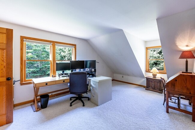 Building Photo - 12 Woodland Ln