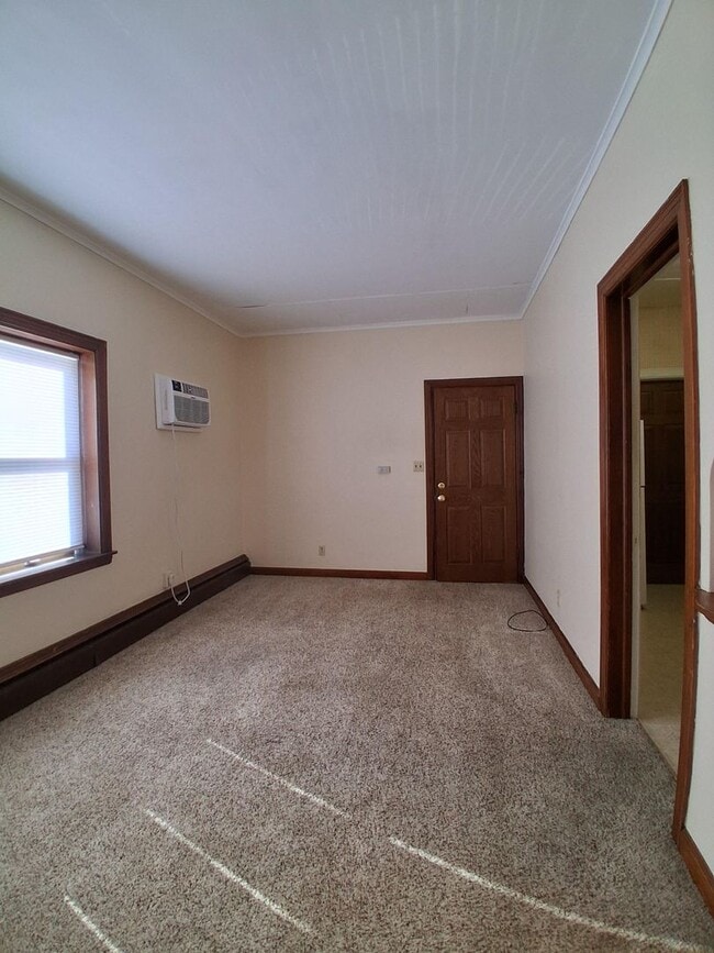 Building Photo - 903 18th Ave