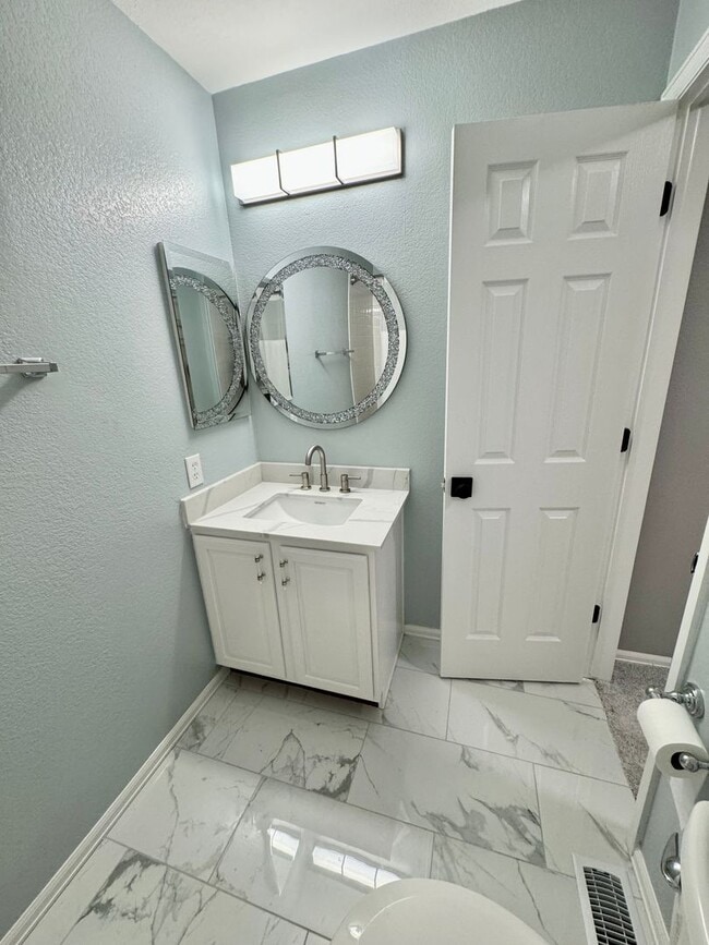 Building Photo - Beautifully Remodeled 3 Bed/3 Bath Home in Stetson Hills