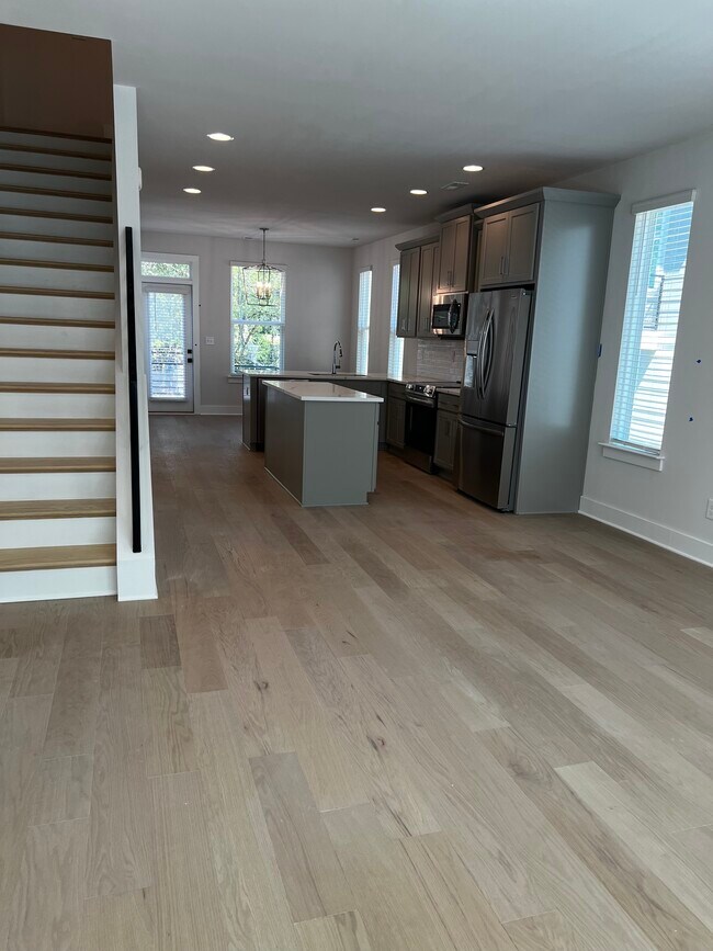 Living - 5032 York Park Ln
