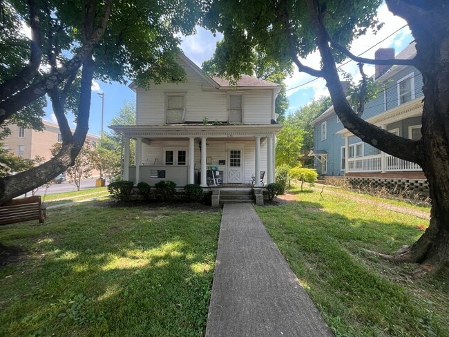 Primary Photo - 1236 Chestnut St