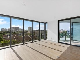 Building Photo - 9901 W Bay Harbor Dr