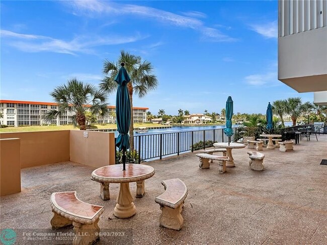 Building Photo - 1150 Hillsboro Mile-