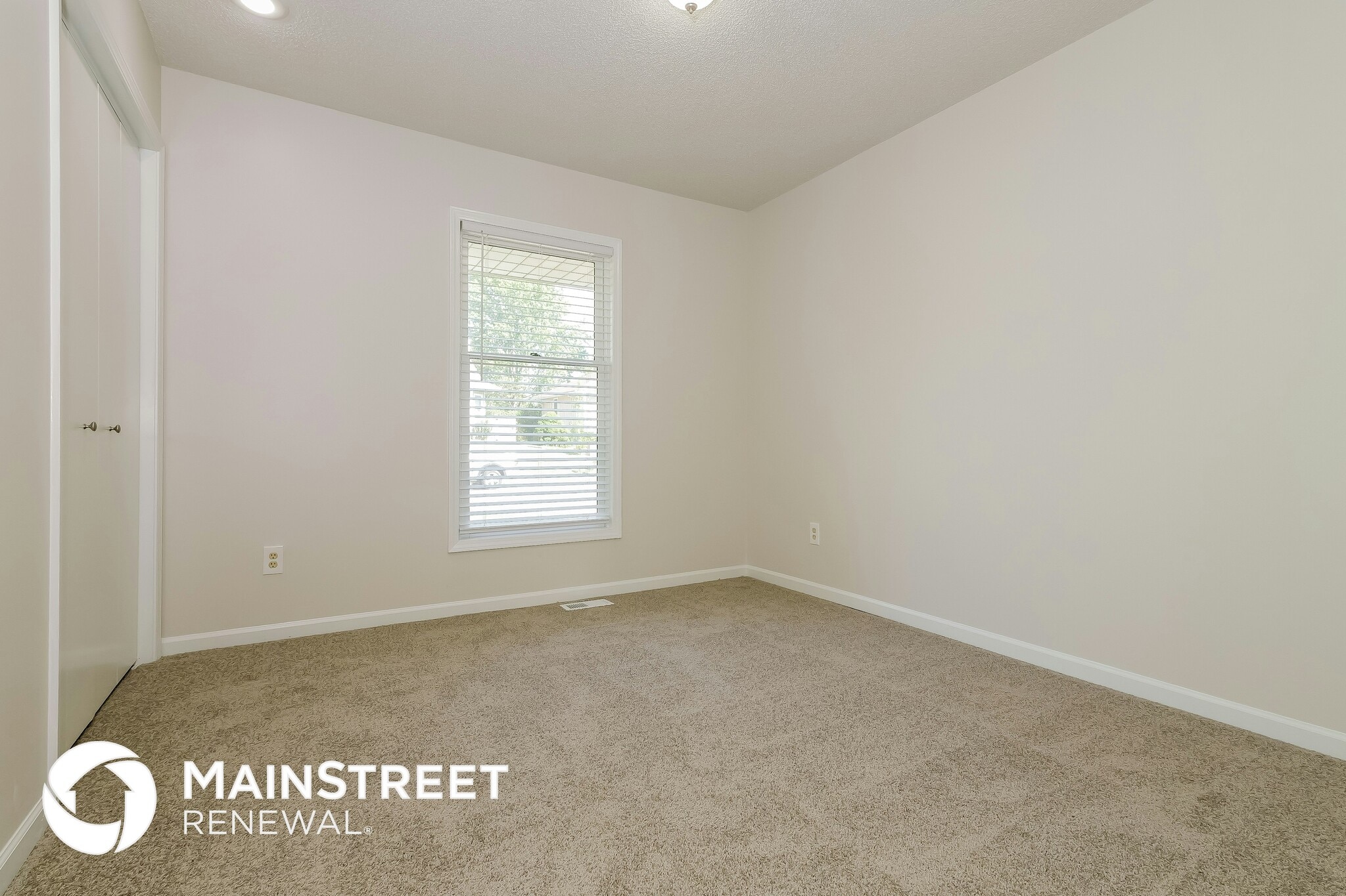 Building Photo - 1216 SW Huntington Rd