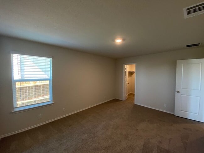 Building Photo - NEWER ONE STORY | 3 BEDROOM | 2 BATH | WHI...