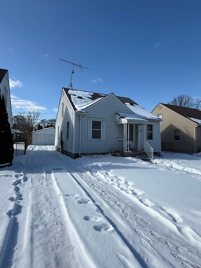 Building Photo - Move-In Ready 3 Bedroom, 2 Bathroom Home in Dearborn