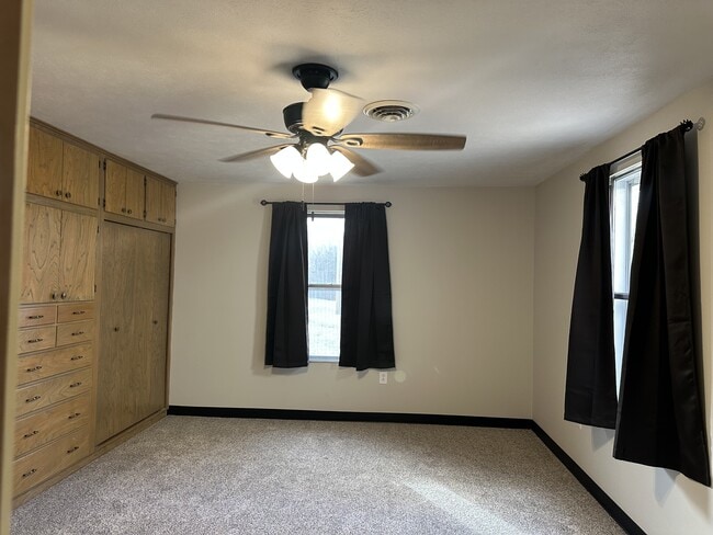 Building Photo - 260 Mark Twain Dr