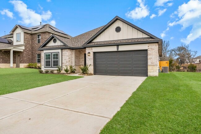 Building Photo - 11820 Whirlaway Dr