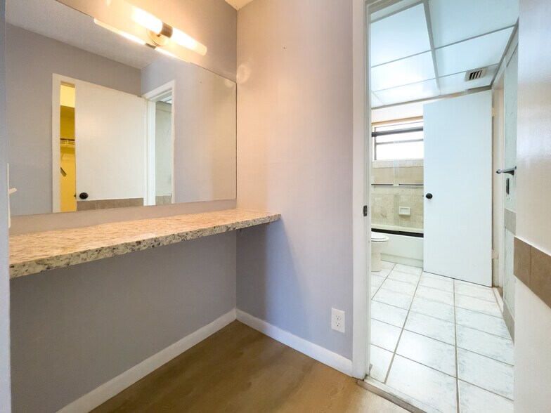 Building Photo - 2801 NW 47th Ter