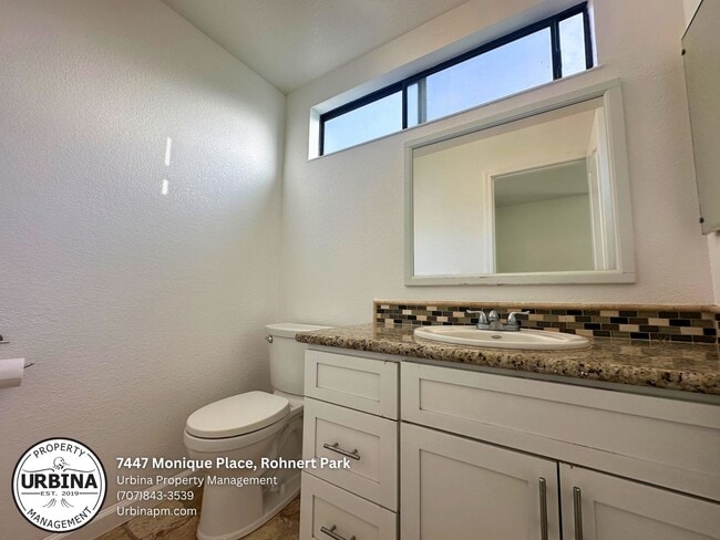 Building Photo - Beautiful 3-Bedroom Home with a Sparkling ...