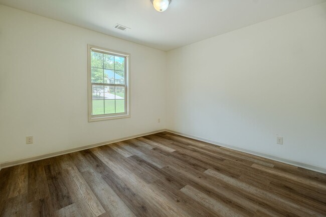 Building Photo - 115 Cypress Pl