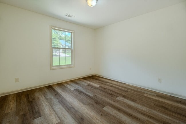 Building Photo - Spacious 3BR Home with Bonus Suite, Fenced Yard & 2-Car Garage