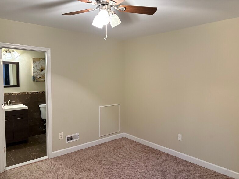 Master bedroom - 1624 N Felton St