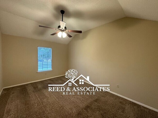 Building Photo - 3 Bedroom w/ fenced yard in Raleigh