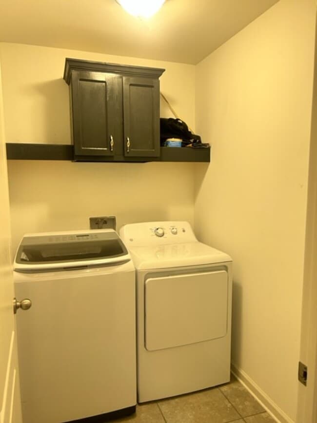 Building Photo - Beautiful 3 BD 2 BA Home