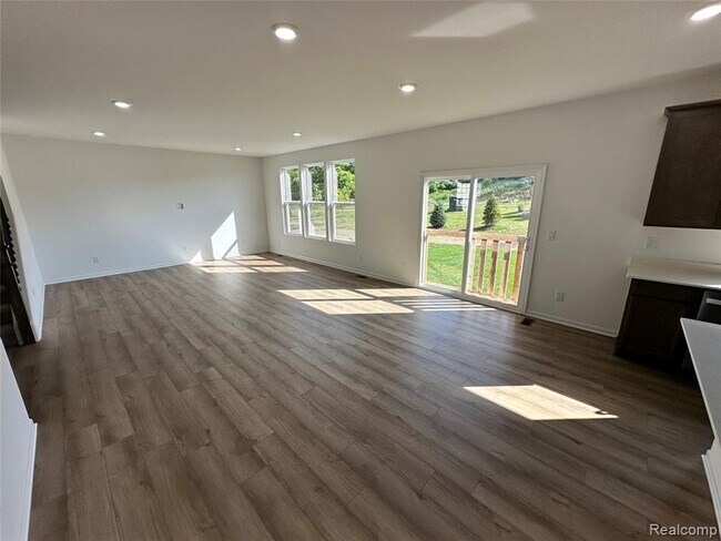 Building Photo - 4881 Marquette Dr