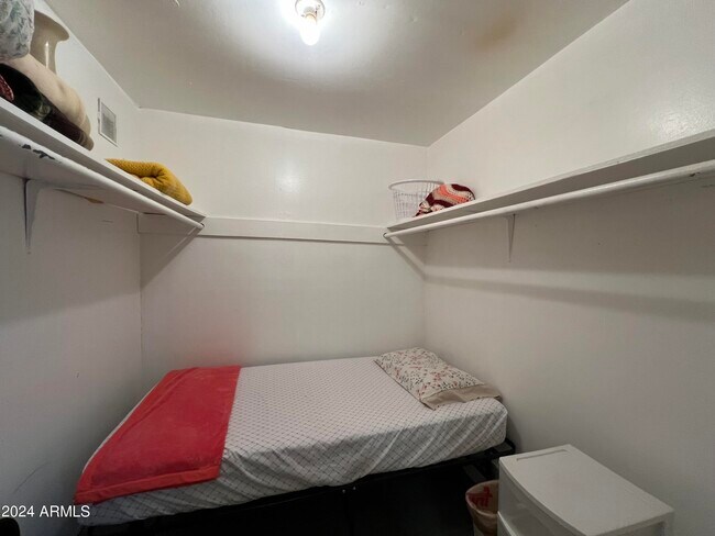 Building Photo - 9502 N 2nd Pl