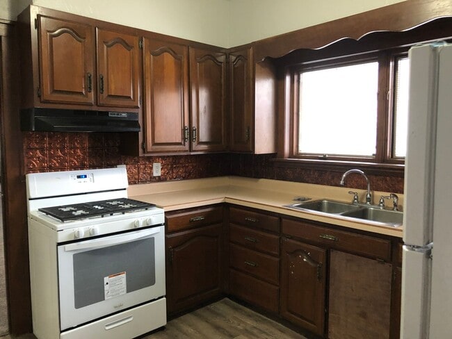 Building Photo - 3 bedroom home