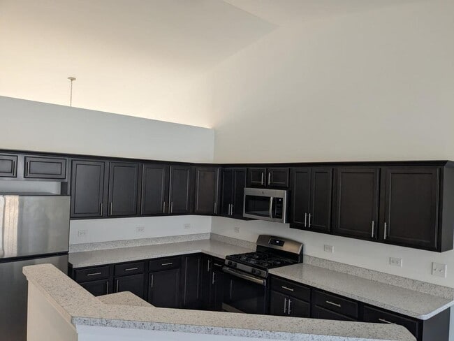 Building Photo - 2 Solara Ct