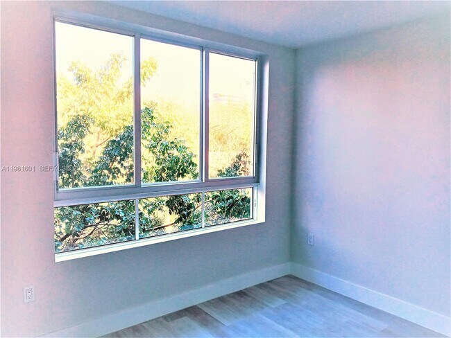 Building Photo - 2555 NE 193rd St