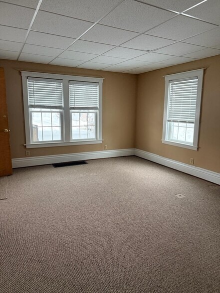 Living room - 31 Paine St