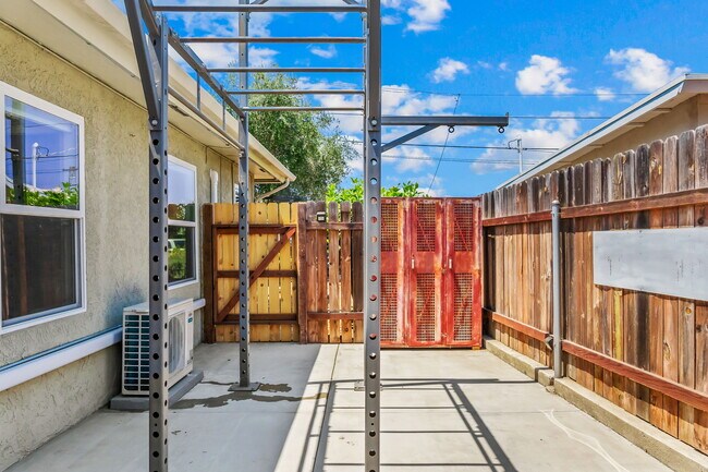 Building Photo - 6265 Romo St