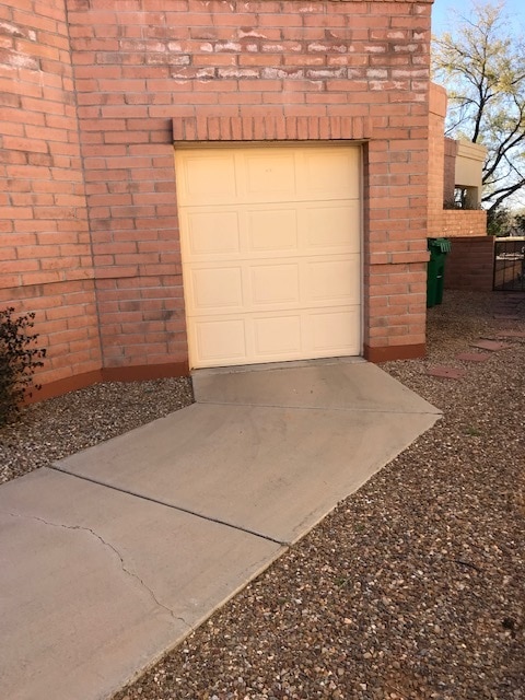 Golf cart garage - 1301 N Mourning Dove Rd