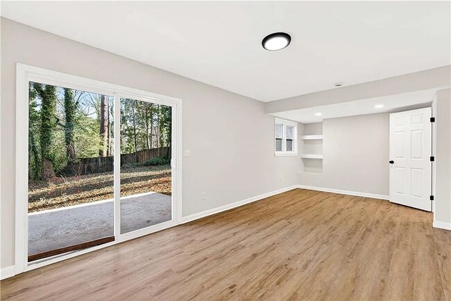 Building Photo - 4 Bed, 3 Bath in Decatur!