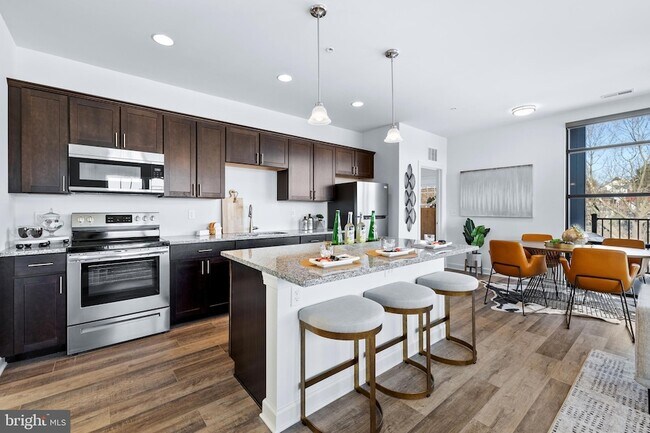 Building Photo - 170 Cambridge Blvd