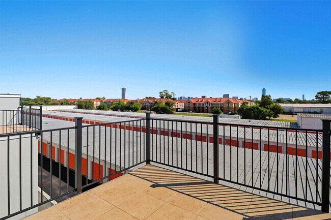 Building Photo - 2923 El Fenice Ln