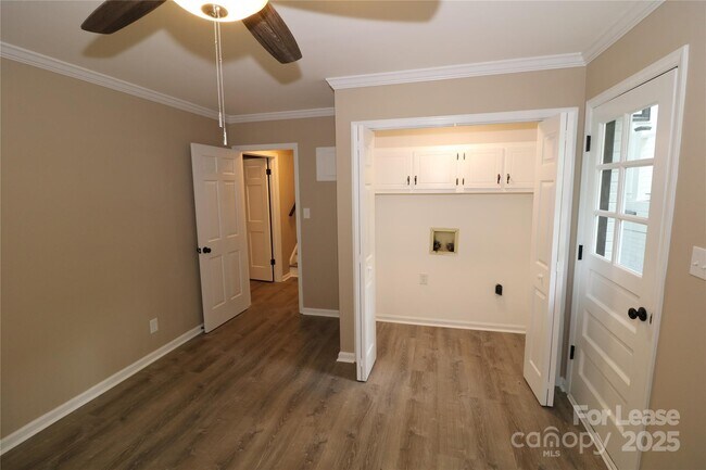 Building Photo - 310 Chaney St