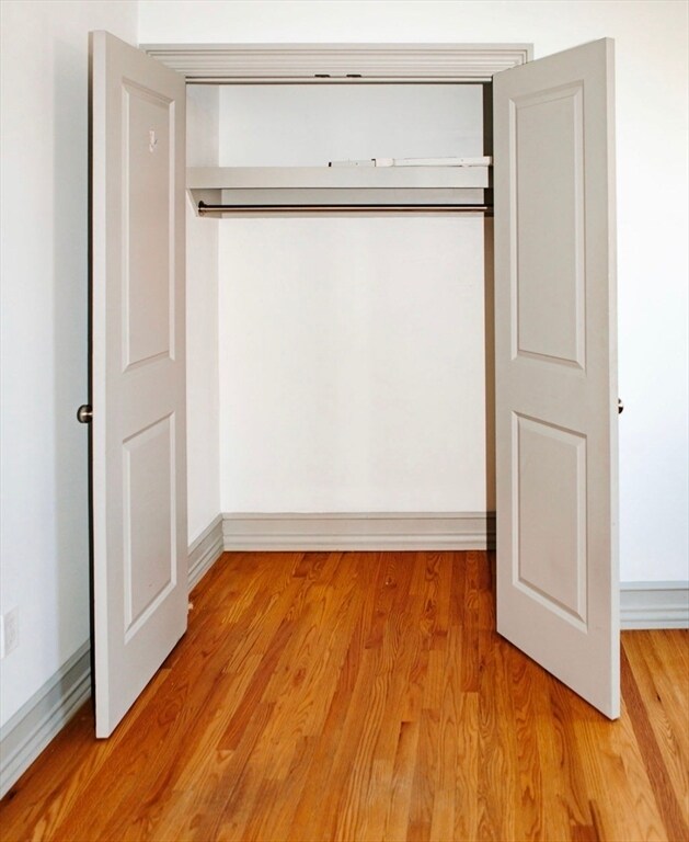 Building Photo - 643 E 5th St