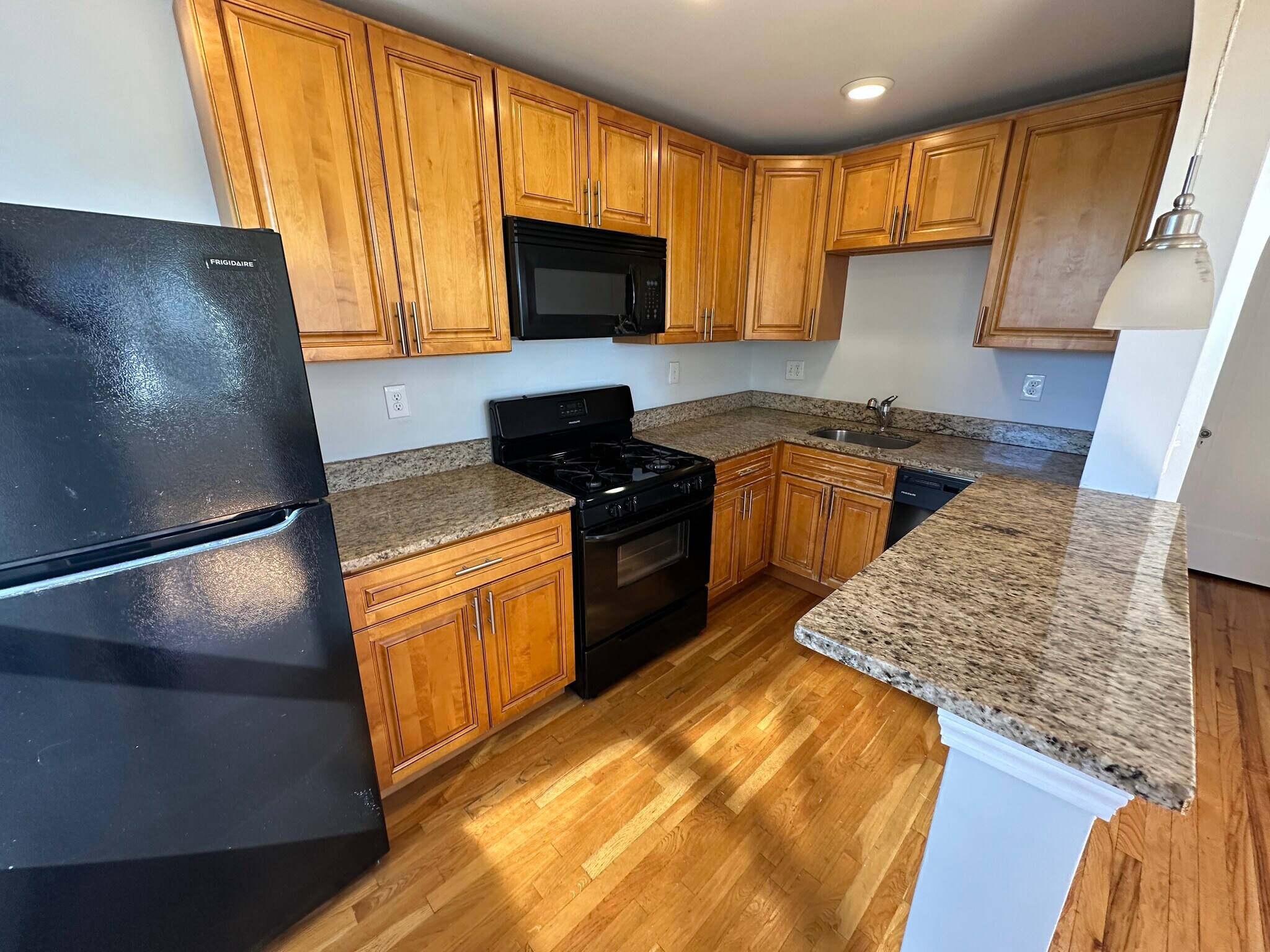 Building Photo - 119 Highland Ave