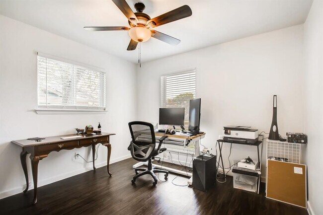 Building Photo - 312 W William Cannon Dr