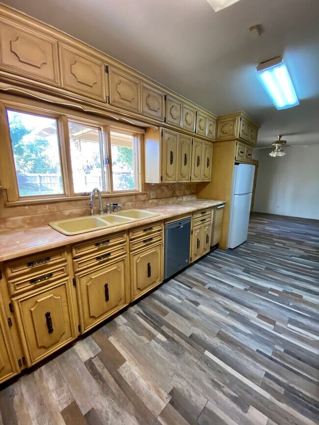 Building Photo - 3 bed 2.5 with awesome basement near Tech now available