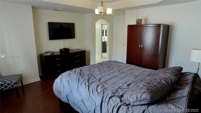 Building Photo - 5102 NW 115th Ct  Doral Fl 33178