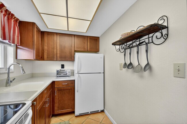 Building Photo - 1810 New Palm Way