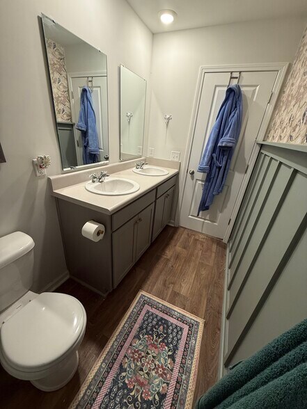 Building Photo - 141 Rosefield Ct