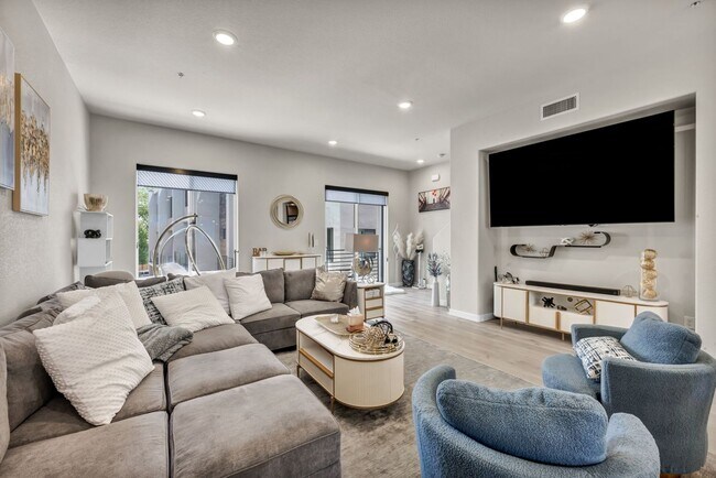 Building Photo - Fully Furnished Modern Townhome with utilities included and flexible lease options available