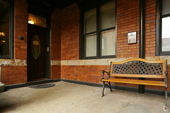 Building Photo - 133 W Sycamore St