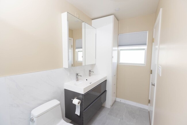 Building Photo - OPEN HOUSE: Tuesday (7/8)  6:00pm-6:30pm. ...