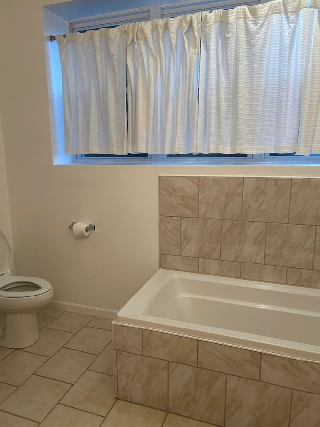 Building Photo - 3549 S King Dr