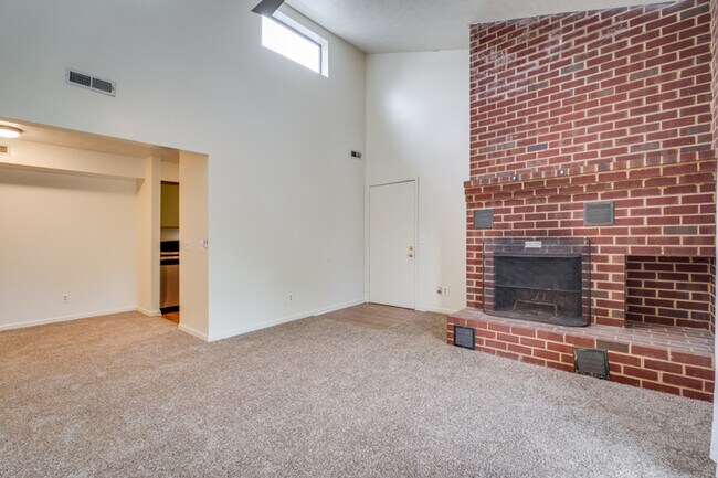 Building Photo - 1116 Blue Ridge Dr