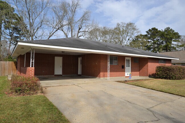 Building Photo - Vintage 3 Bedroom Home in Goodwood Homesites Neighborhood