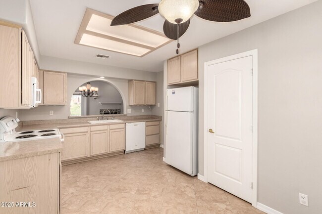 Building Photo - 17303 E Caliente Dr