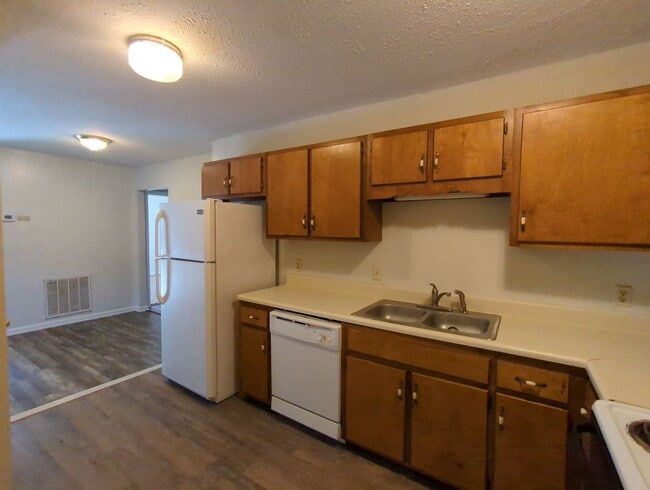 Building Photo - 115 Summerfield Rd