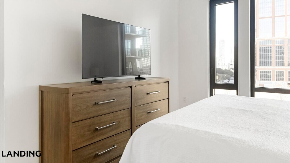 Building Photo - 1007 S Mint St