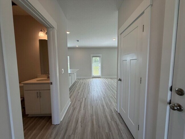 Building Photo - Gulf Breeze - Deer Ridge Crossing - 4 bedroom, 2.5 bathroom - New Construction