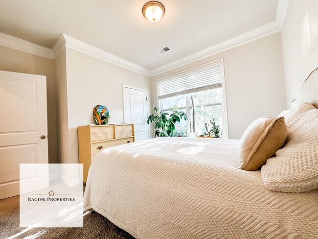 Building Photo - Beautiful and Spacious Home in Greer, SC